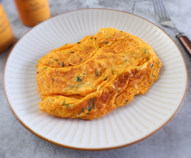 http://www.foodfromportugal.com/content/uploads/2022/06/easy-omelette-1.jpg