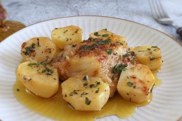 Bacalhau no forno tradicional num prato