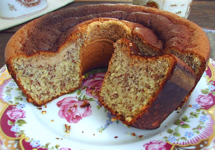 Bolo de amêndoa num prato