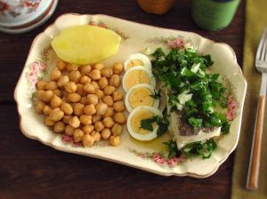 Cooked chickpeas with cod on a platter