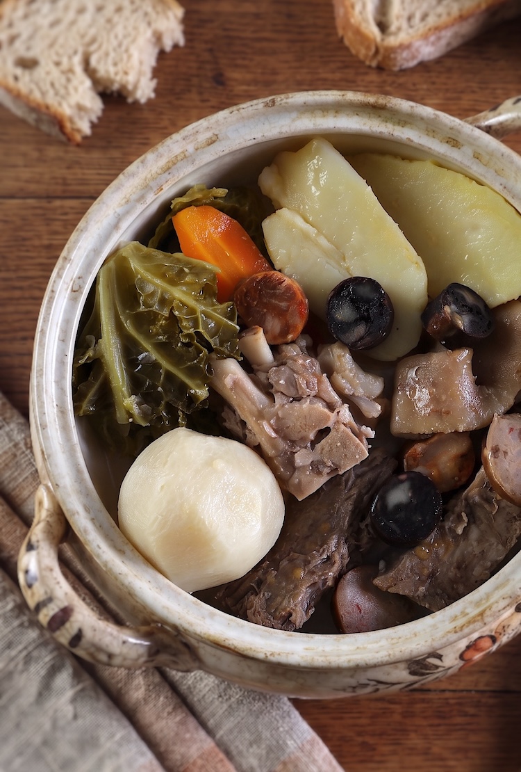 Cozido à Portuguesa numa terrina