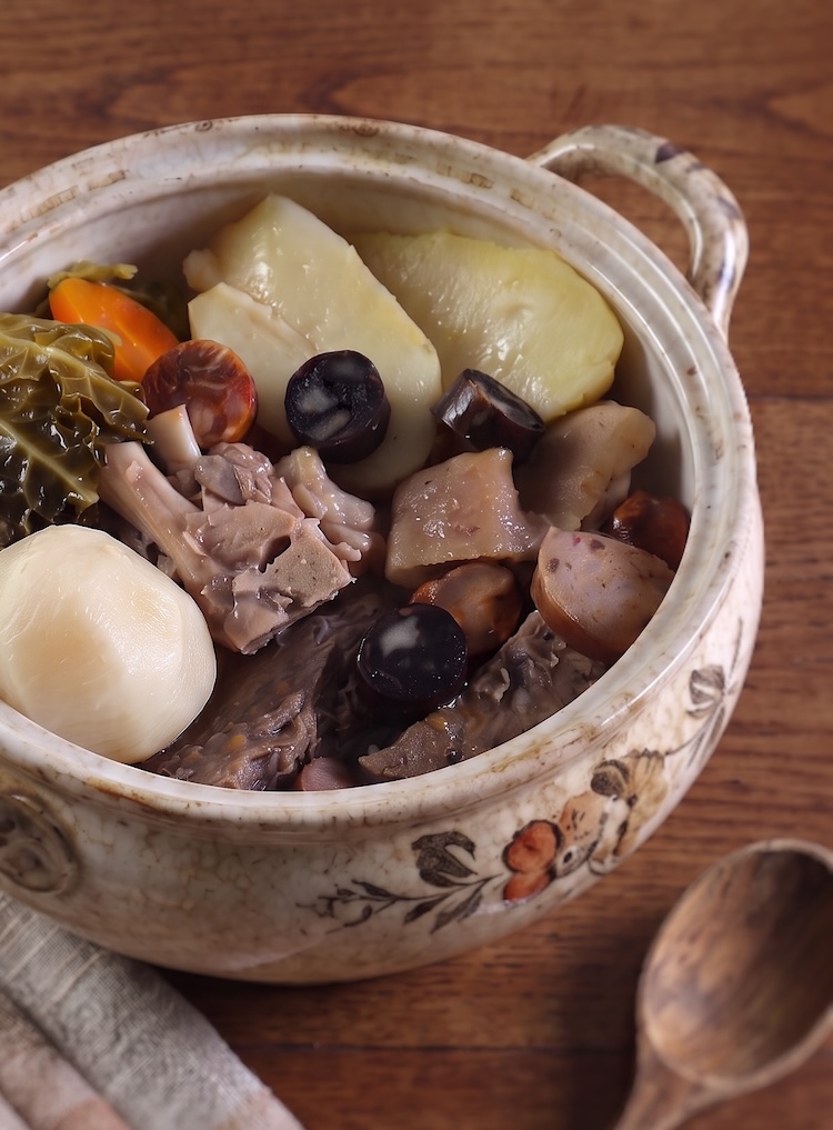 Cozido à Portuguesa numa terrina