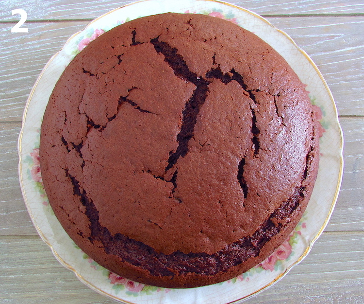 Homemade chocolate cake with cream step 2