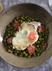 Portuguese Peas with Poached Eggs and Chouriço