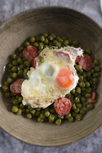 Portuguese peas with poached eggs and chouriço in a dish bowl