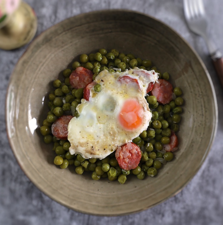 Portuguese peas with poached eggs and chouriço in a dish bowl