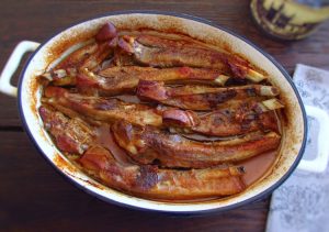 Easy roasted ribs on a baking dish