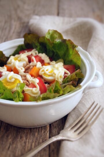 Salada de Atum com Maionese numa terrina