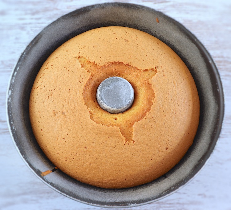 Sponge cake on a bundt cake pan