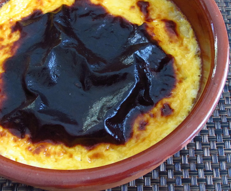 Tigelada "Portuguese sweet" on a clay pan