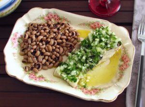 Cod with black-eyed beans on a platter