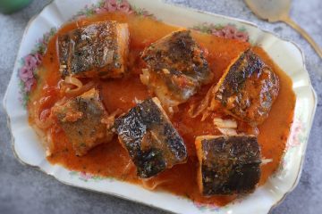 Salt cod in tomato sauce on a platter