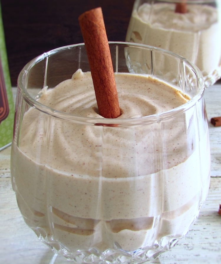 Coffee and cinnamon mousse on a glass bowl