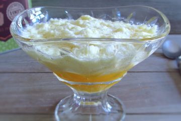Pineapple gelatin sweet on a glass bowl