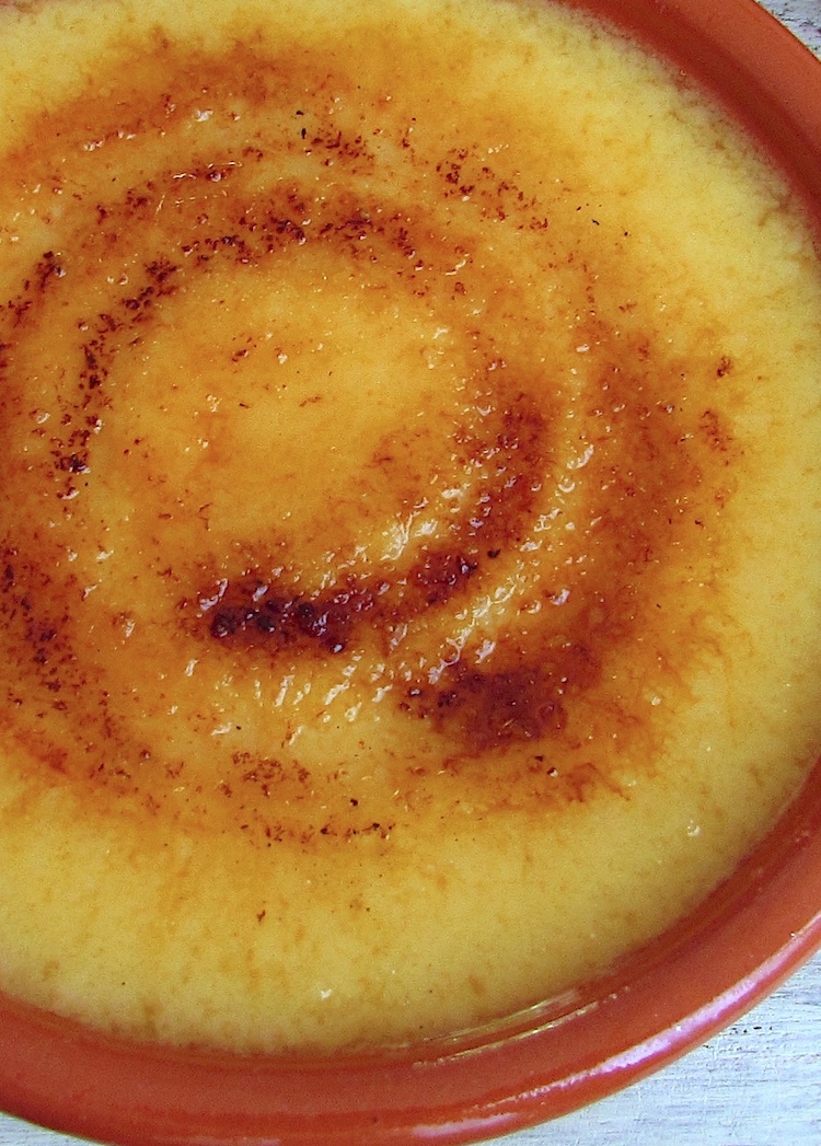 Creme brulee in a bowl