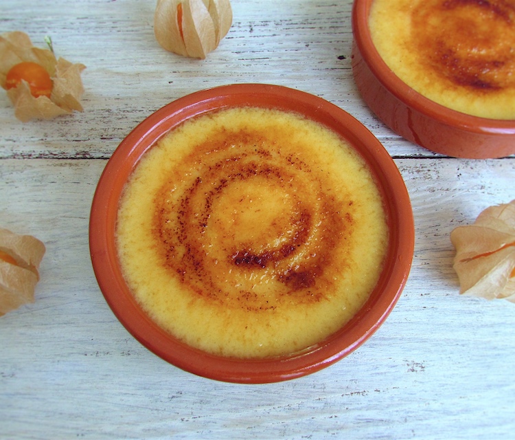 Creme brulee in a bowl