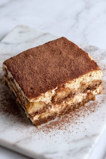 Tiramisú com Queijo Mascarpone num prato