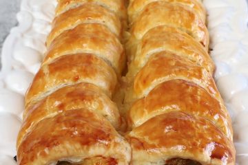 Meat puffs in a rectangular platter