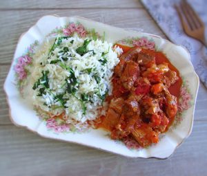 Pork with coriander rice on a platter