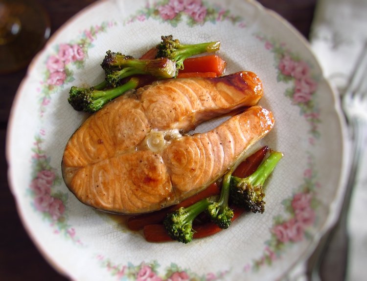 Sautéed salmon with vegetables on a plate