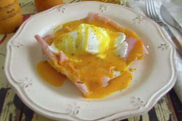 Eggs benedict on a plate
