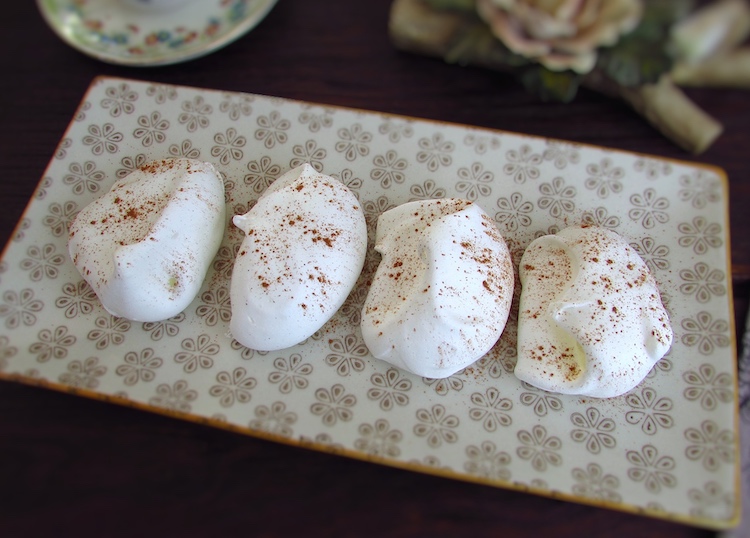 Meringues on a rectangular plate