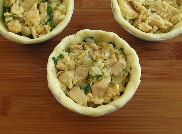 Mini pies filled with chicken