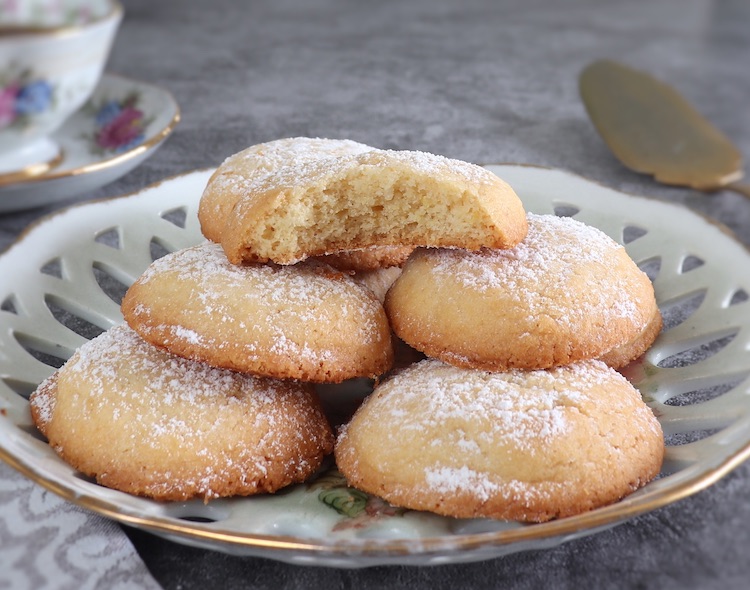 Butter cookies on a plate