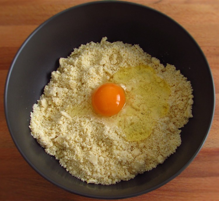 Flour and sugar mixture with an egg in a bowl