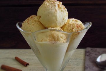 Vanilla ice cream on a glass bowl