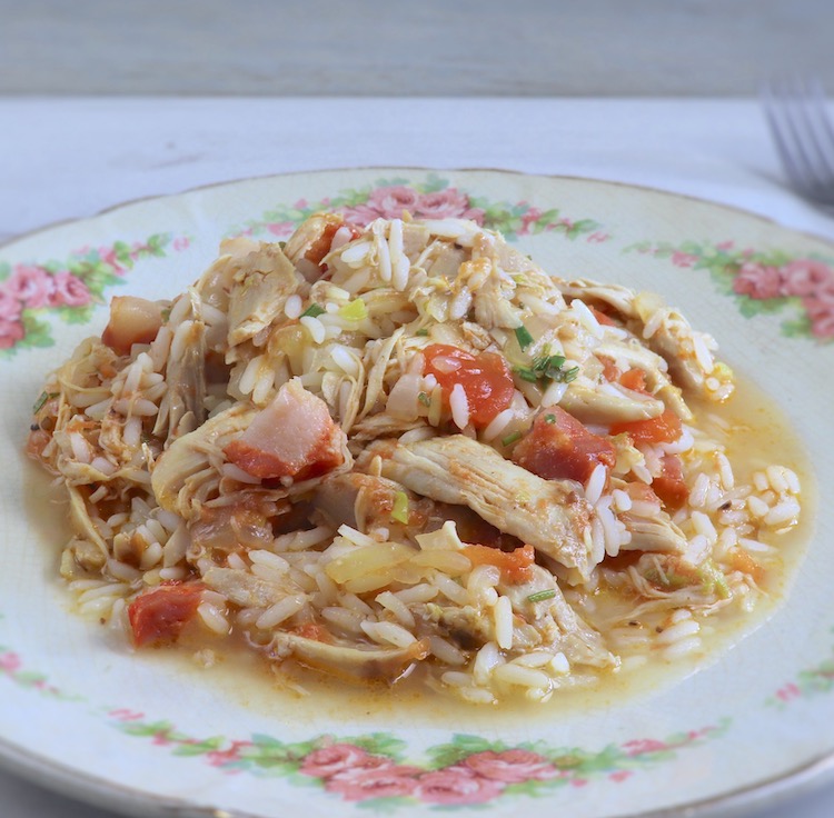 Chicken and chouriço rice on a plate