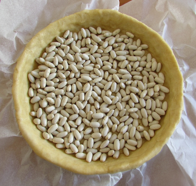 Pie pastry with dried beans