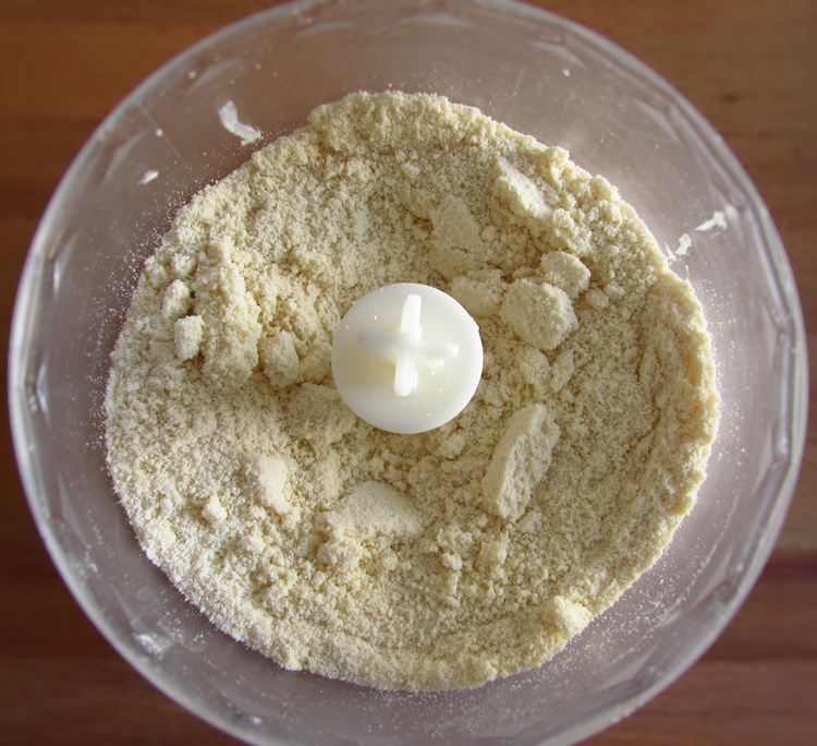 Flour, the sugar and the margarine cut into cubes mixed in a food processor