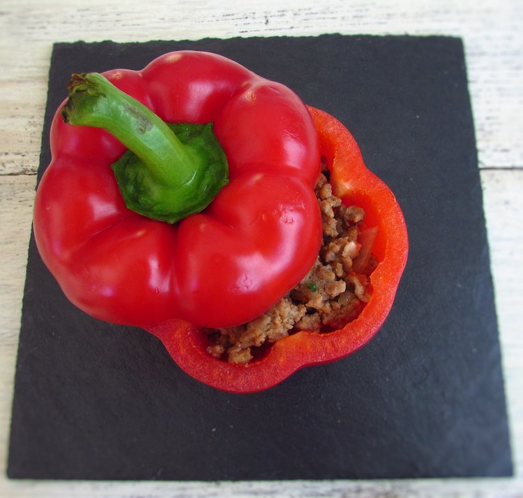 Red pepper filled with meat, covered with a lid
