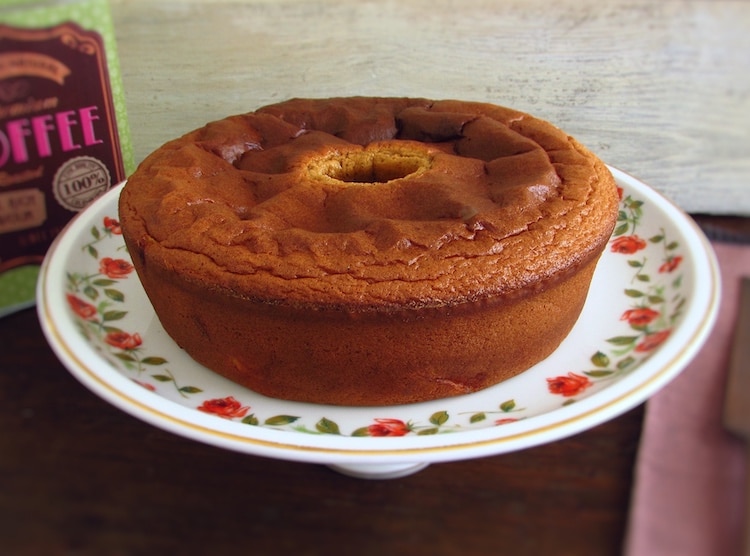 Bolo de frutas num prato