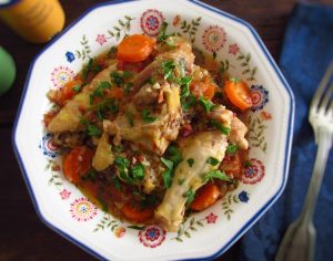 Chicken with chouriço on a dish