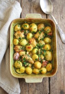 Tamboril no Forno com Batatas numa assadeira