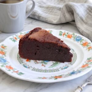 Easy Moist Chocolate Cake