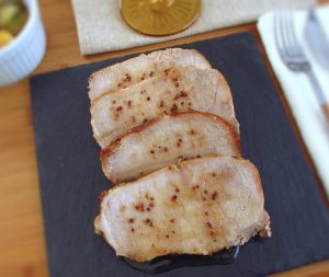 Slices of pork loin with honey and caramelized fruit