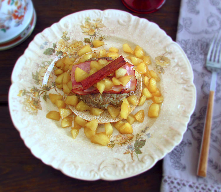 Burger with apple and bacon | Food From Portugal