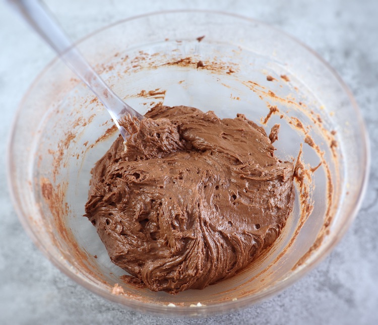 Cocoa cake dough on a large glass bowl