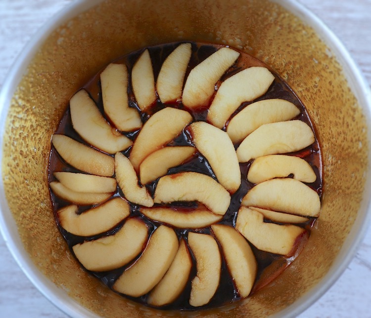 Caramelized apple on a round cake pan