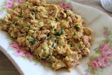 Scrambled eggs with tuna on a small platter