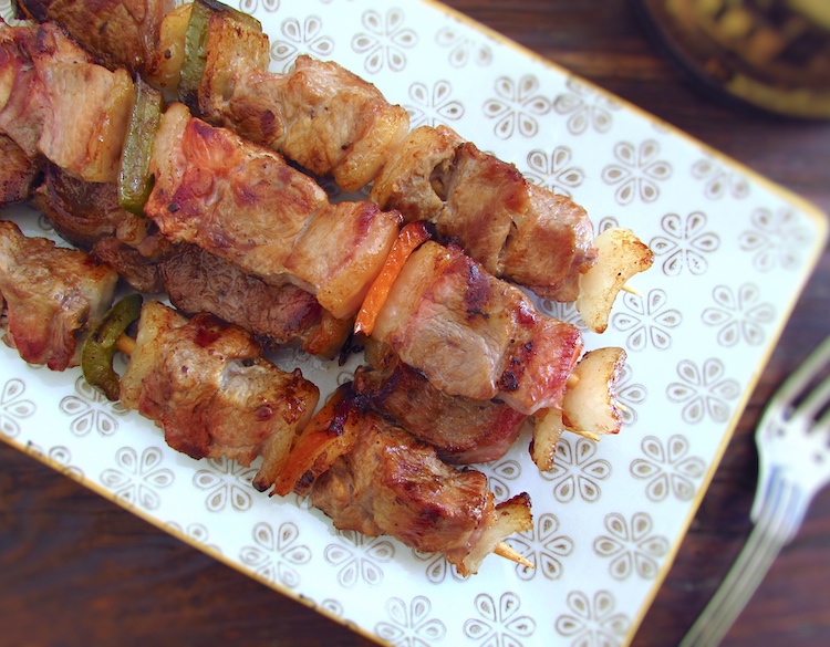 Turkey kebabs on a platter