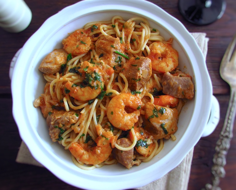 Stewed pork with spaghetti and shrimp on tureen