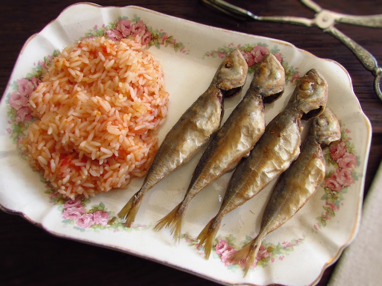 Fried horse mackerel with tomato rice on a platter