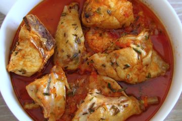 Chicken with tomato and rosemary sauce on a dish bowl