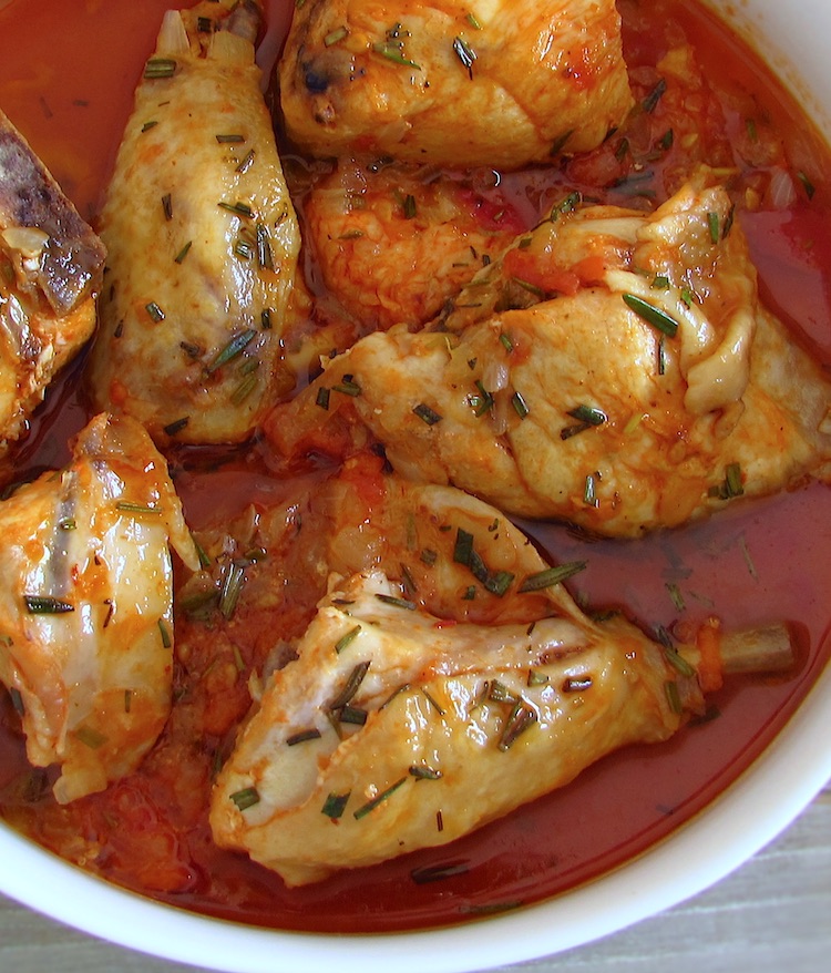 Chicken with tomato and rosemary sauce on a dish bowl