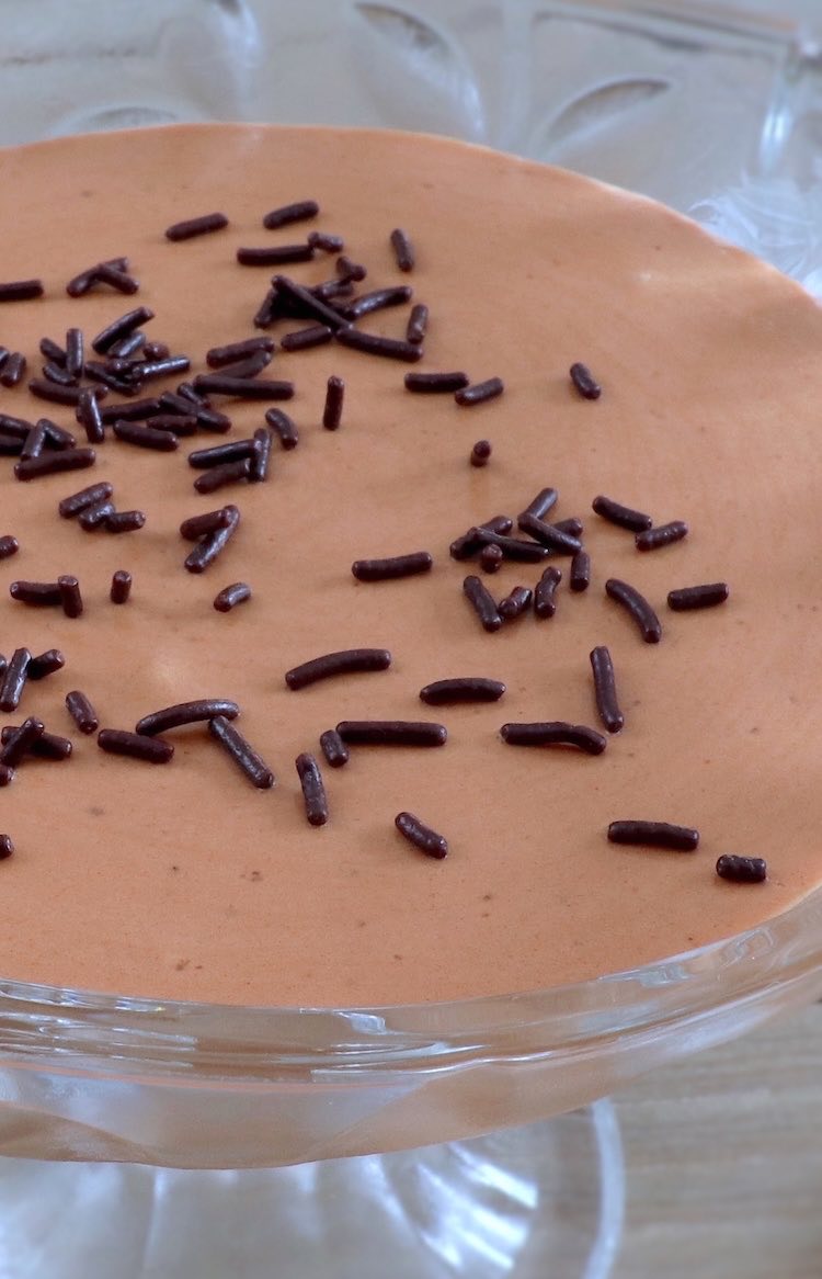 Easy creamy chocolate mousse in a glass bowl