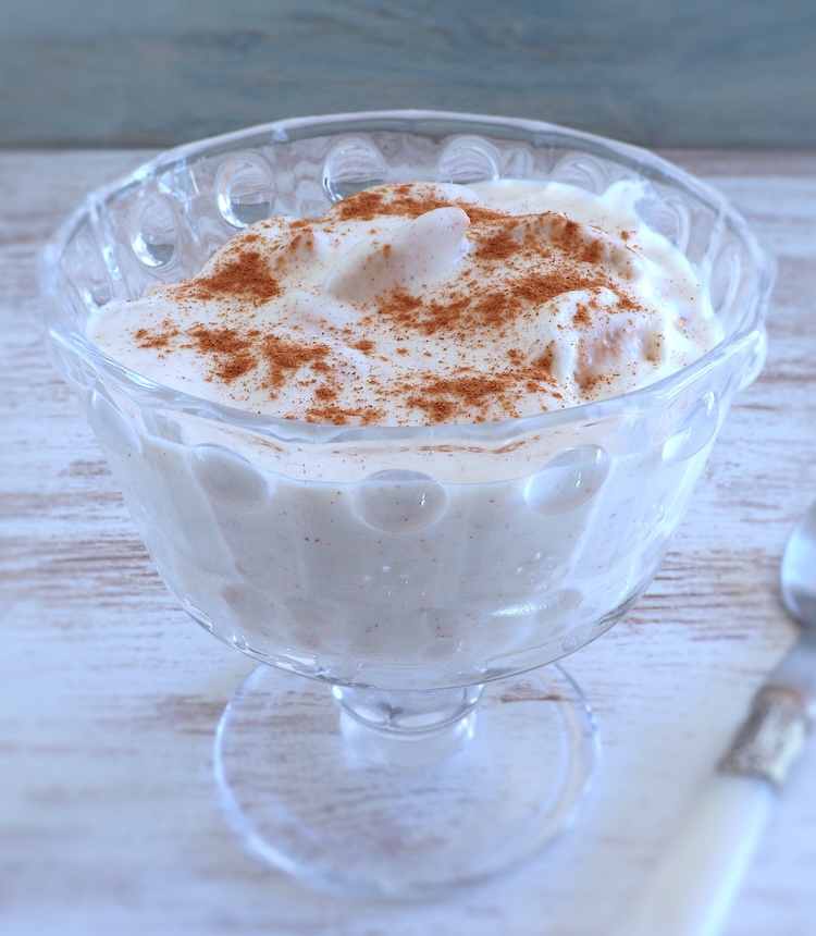 Easy wafer cinnamon pudding in a glass bowl